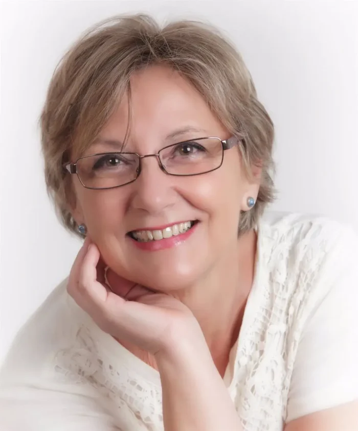 autora de la novela la vida secreta de Andrea. Ana Meliá - Sueños de papel y tinta